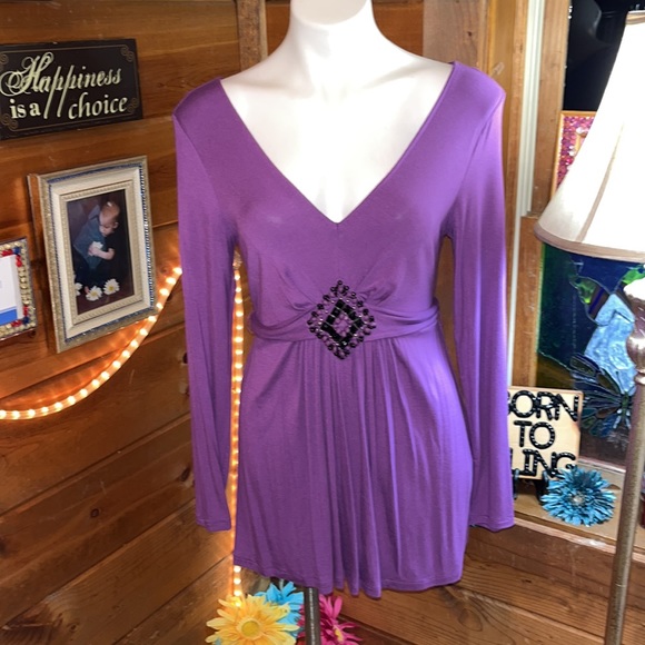 Gorgeous sexy purple low cut detailed shirt NWT - Picture 4 of 12